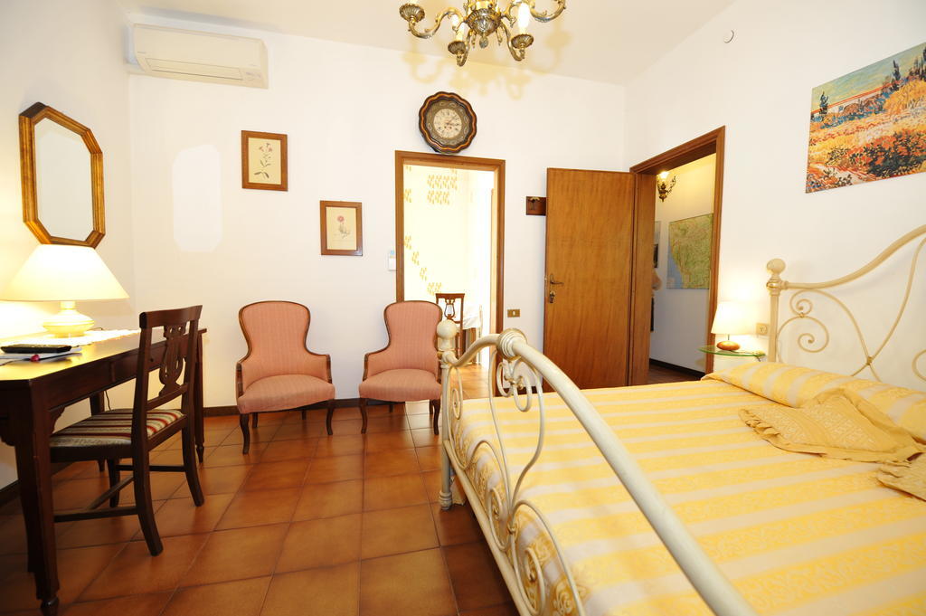 Gli Olivi Villa กาลชี ห้อง รูปภาพ