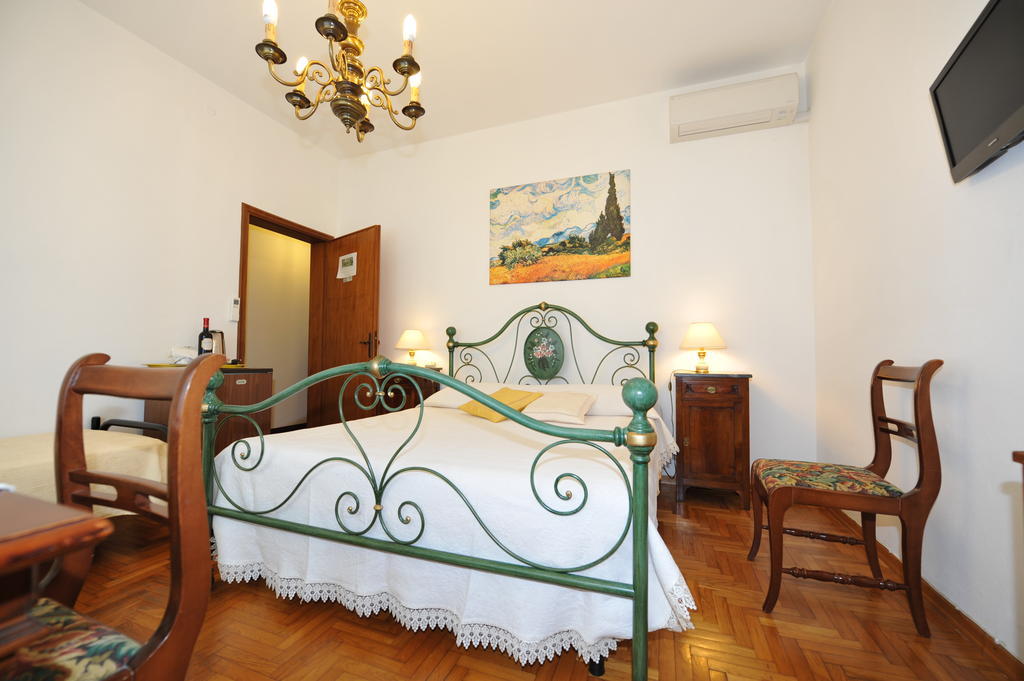 Gli Olivi Villa กาลชี ห้อง รูปภาพ